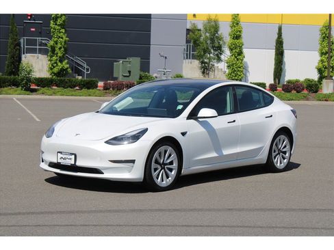 Used 2022 Tesla Model 3 RWD image 1