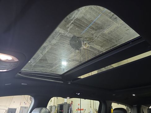 Used 2025 Chrysler Pacifica Limited FWD image 26
