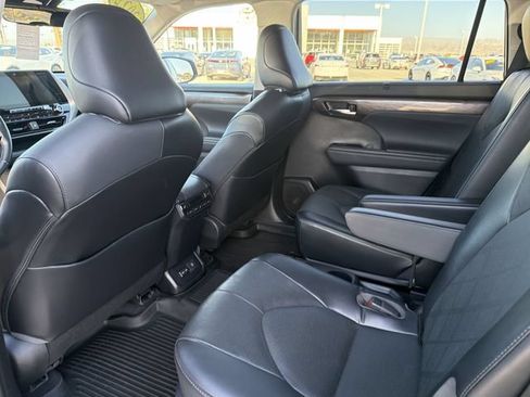 Used 2022 Toyota Highlander Platinum AWD/4WD image 29