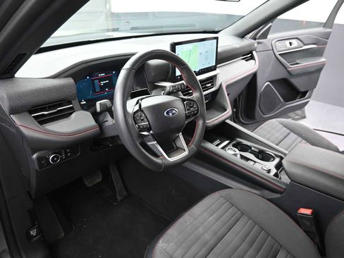 Used 2025 Ford Explorer ST-Line w/ ST-Line Street Pack AWD/4WD image 10
