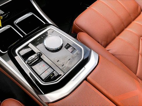 Used 2026 BMW 740i w/ Executive Package RWD image 18