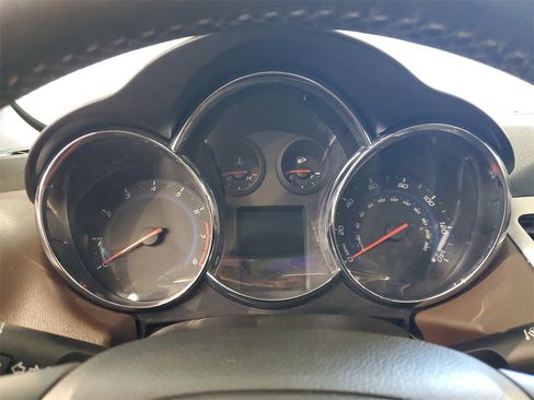 Used 2015 Chevrolet Cruze LT w/ RS Package image 18