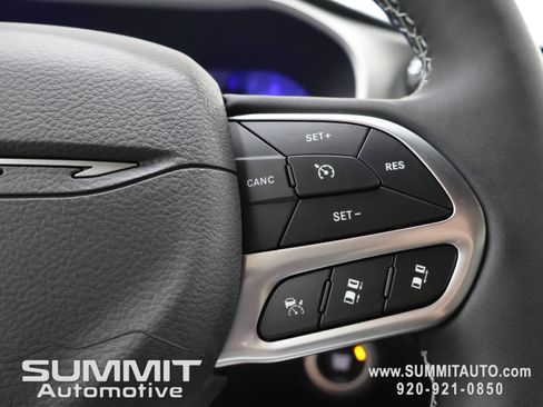 New 2027 Chrysler Pacifica Select AWD/4WD image 15