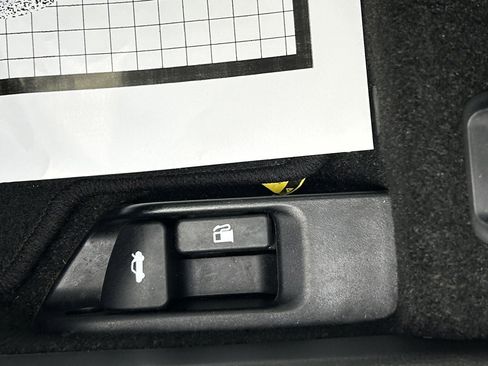 Used 2021 Toyota Corolla LE image 8