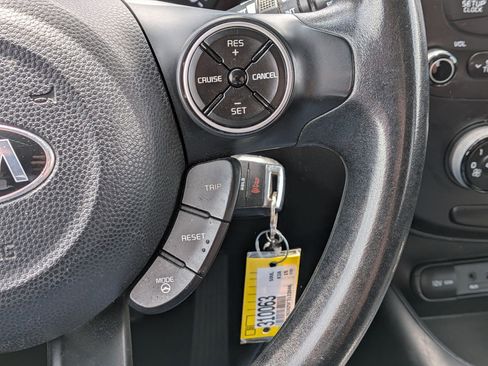 Used 2015 Kia Soul FWD image 16