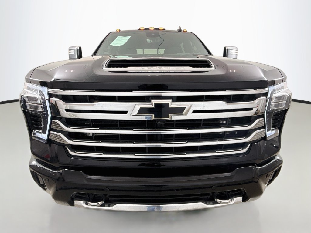 Used 2024 Chevrolet Silverado 2500 High Country w/ High Country Premium Package AWD/4WD image 2