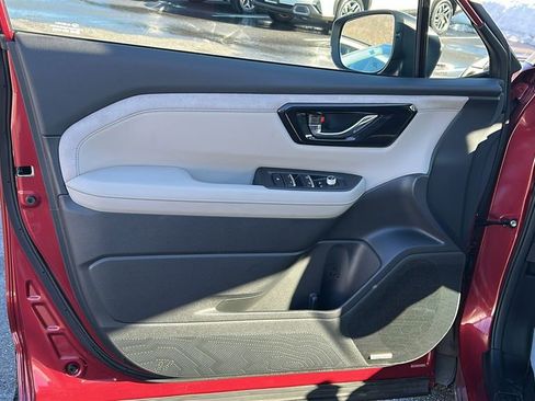 Certified 2025 Subaru Forester Limited image 7