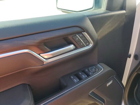 Used 2022 GMC Sierra 1500 SLT w/ SLT Premium Plus Package AWD/4WD image 30