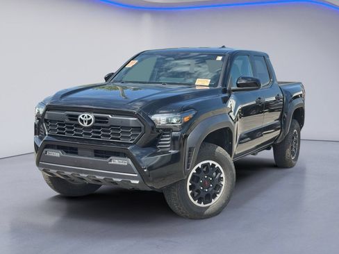 Used 2025 Toyota Tacoma TRD Off-Road AWD/4WD image 2