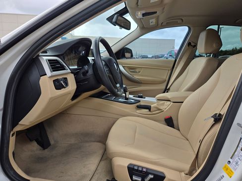 Used 2016 BMW 320i Sedan RWD image 9