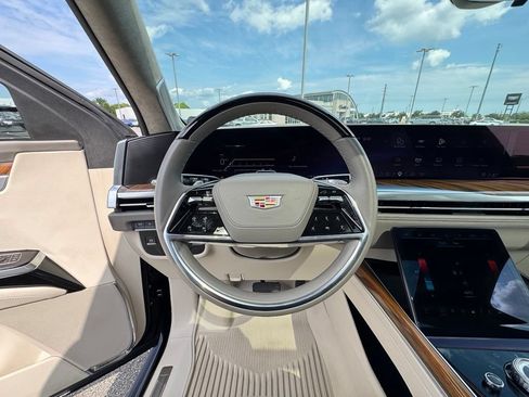 Certified 2025 Cadillac Escalade Sport Platinum w/ LPO, ONYX Package AWD/4WD image 19