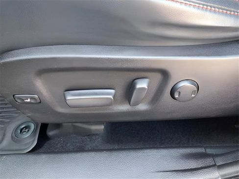 Used 2019 Toyota Highlander SE image 23