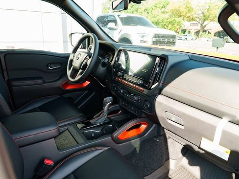 New 2025 Nissan Frontier PRO-4X w/ Pro Premium Package image 31