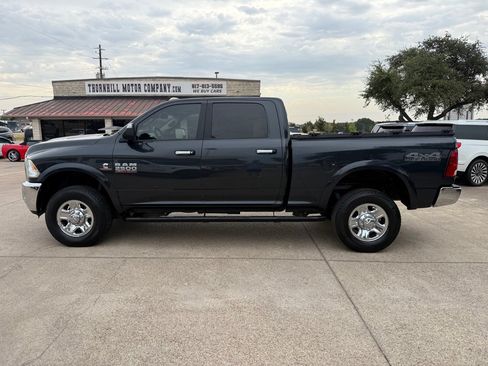 Used 2017 RAM 2500 SLT w/ Luxury Group AWD/4WD image 4