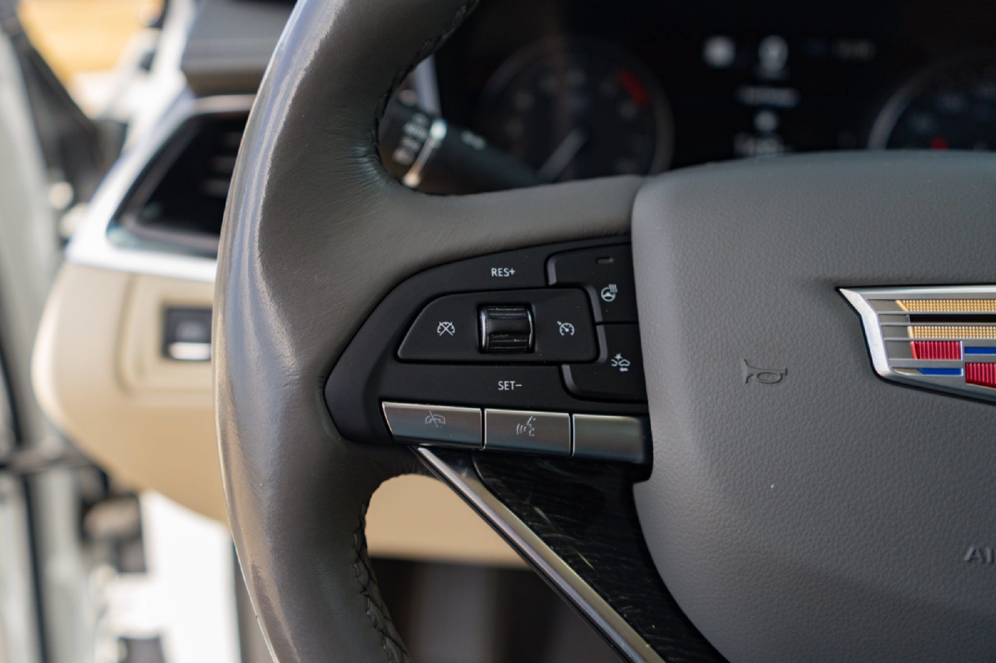 Used 2022 Cadillac XT6 Premium Luxury w/ Technology Package FWD image 13