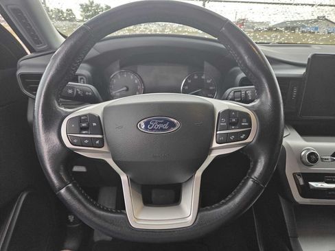 Used 2022 Ford Explorer XLT AWD/4WD image 12