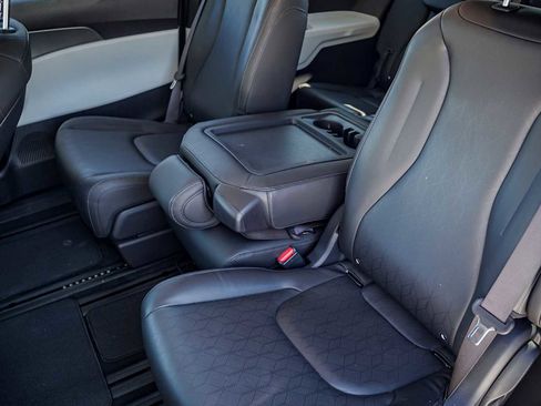 Certified 2024 Kia Carnival LX image 28