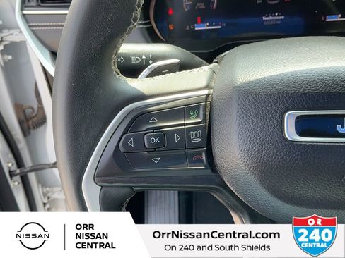 Used 2023 Jeep Grand Cherokee L Laredo image 21