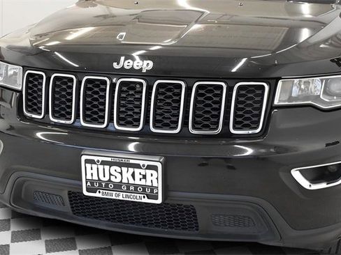 Used 2018 Jeep Grand Cherokee Laredo image 16