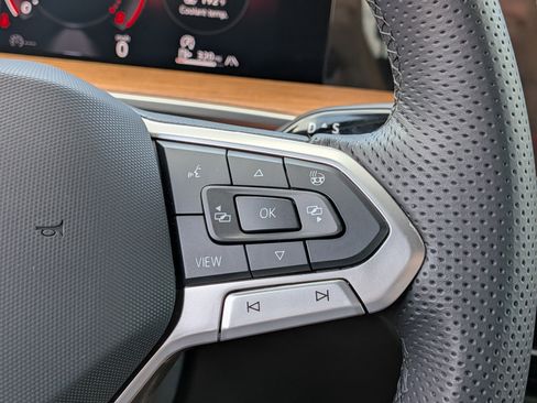 Used 2026 Volkswagen Tiguan SEL R-Line image 26