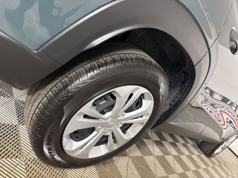 Used 2025 Chevrolet Trax LS image 30