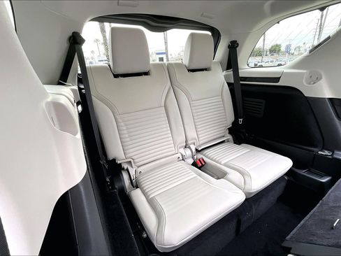 New 2026 Land Rover Discovery Limited Edition AWD/4WD image 11