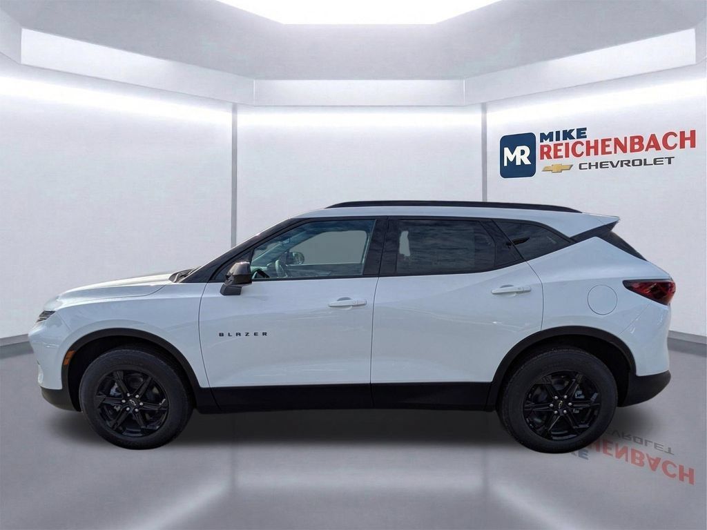 New 2025 Chevrolet Blazer LT w/ Midnight/Sport Edition FWD image 8