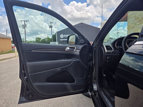 Used 2014 Jeep Grand Cherokee Overland AWD/4WD image 4