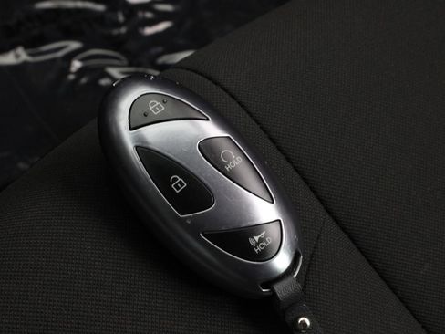 Certified 2025 Hyundai Elantra Sport image 28