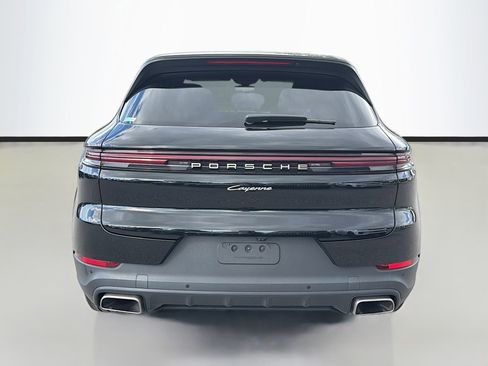 Used 2024 Porsche Cayenne image 5