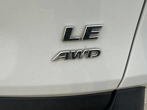 Used 2019 Toyota RAV4 LE AWD/4WD image 5