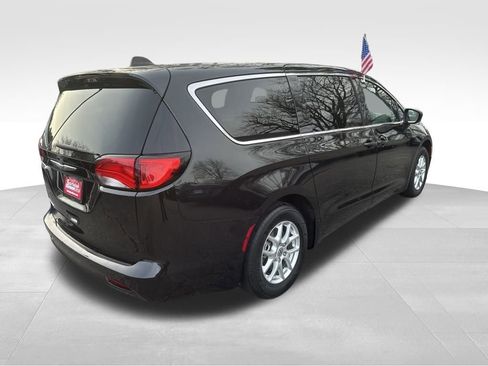 Used 2023 Chrysler Voyager LX image 21