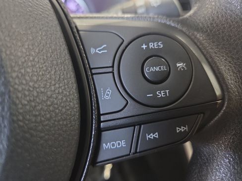 Used 2021 Toyota RAV4 XLE AWD/4WD image 33
