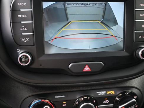 Used 2020 Kia Soul LX image 21