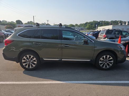 Used 2018 Subaru Outback 3.6R Touring w/ Popular Package #3 AWD/4WD image 5
