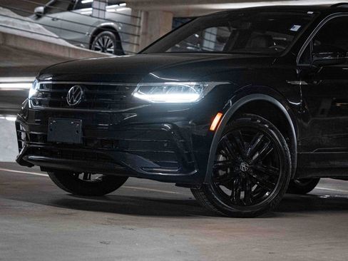 Certified 2022 Volkswagen Tiguan SE R-Line image 2