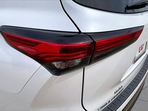 Used 2023 Toyota Highlander Limited FWD image 29