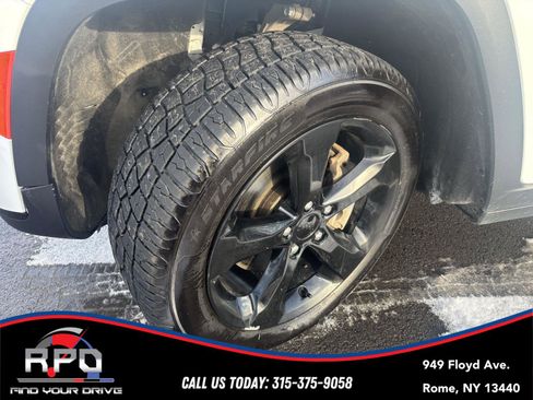 Used 2021 Jeep Grand Cherokee L Laredo image 7