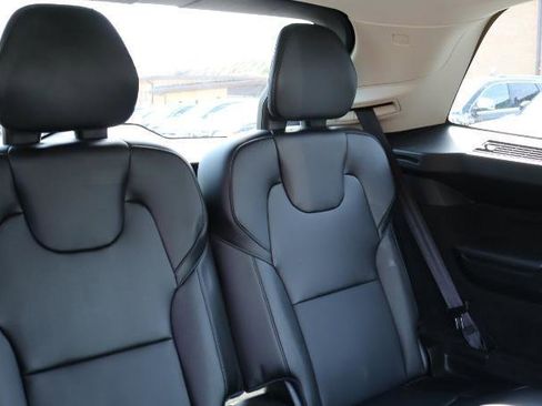 Used 2021 Volvo XC90 T5 Momentum w/ Climate Package image 18