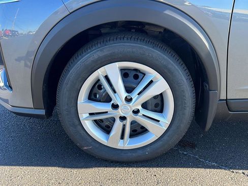 New 2025 Nissan Kicks Play S image 9