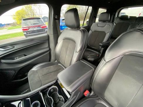 Used 2023 Jeep Grand Cherokee L Laredo AWD/4WD image 11