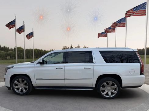 Used 2018 Cadillac Escalade ESV Luxury AWD/4WD image 11