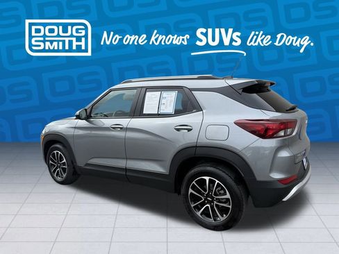 Used 2024 Chevrolet TrailBlazer LT image 2