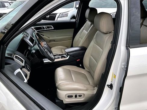 Used 2013 Ford Explorer XLT image 17