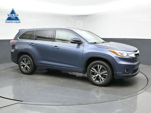 Used 2016 Toyota Highlander XLE FWD image 1