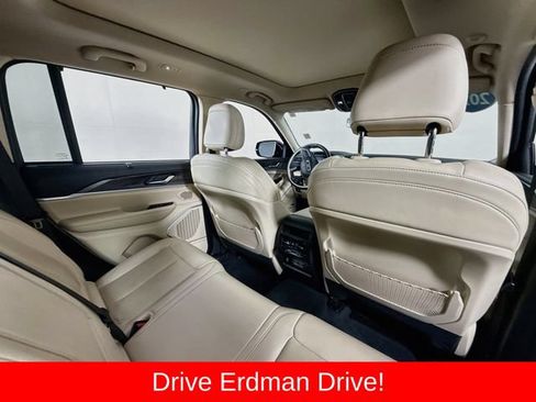 Used 2022 Jeep Grand Cherokee Limited w/ Luxury Tech Group II RWD image 29