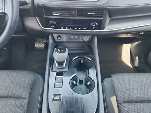Used 2024 Nissan Rogue SV image 11