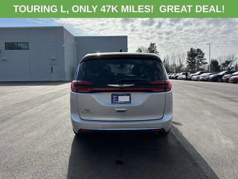 Used 2024 Chrysler Pacifica Touring-L FWD image 27