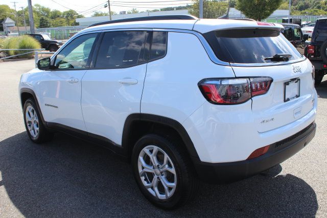 Used 2024 Jeep Compass Latitude AWD/4WD image 27