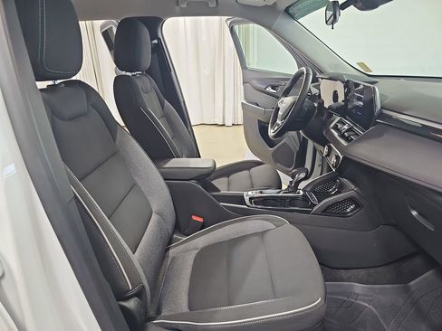 Certified 2024 Chevrolet TrailBlazer LT w/ LT Cold Weather Package AWD/4WD image 13